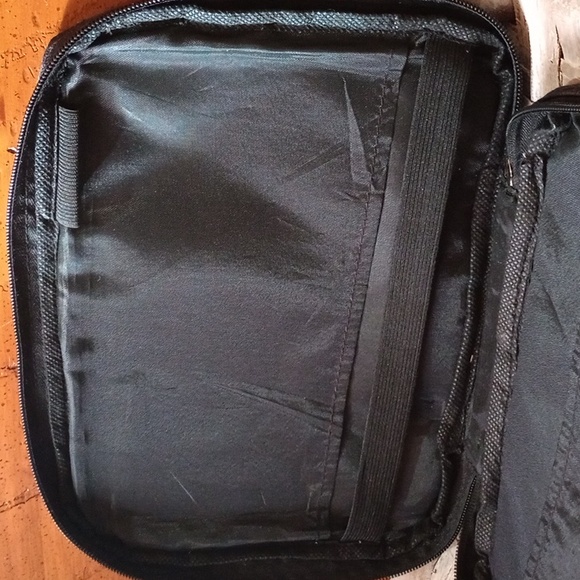 Stylish Carrying Case ๐ - Picture 5 of 8